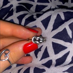 james avery lovers knot ring size 5.5!